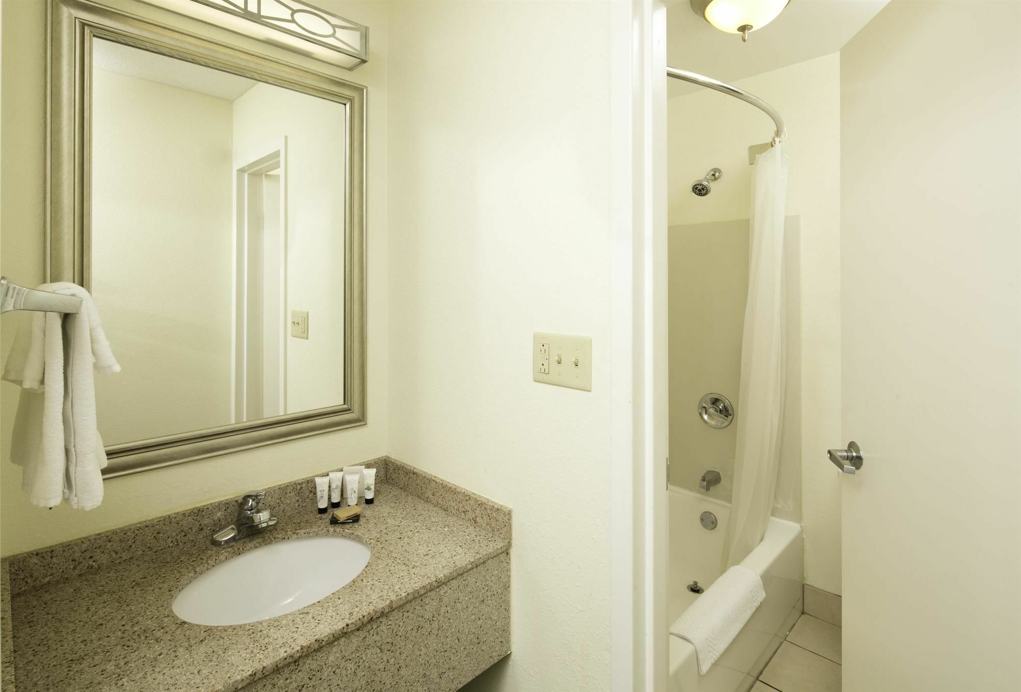 Quality Inn Fayetteville Near Fort Bragg Exterior foto